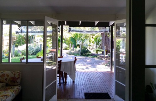 West Busselton House | Walk to Beach, Local Shops and Relax in Comfort and Style