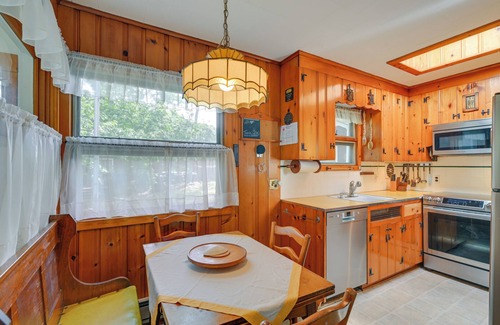 Cutchogue House | Walk to Beach: Long Island Wine Country Home!