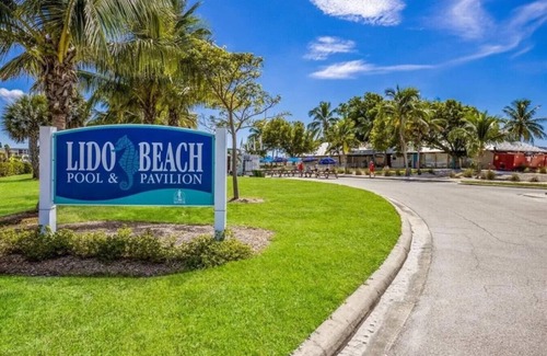 Sarasota Apartment | Walk to Beach Modern Family Stay + Free Parking