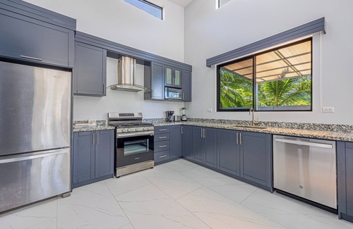 Ballena House | Walk to Beach! New Villa Only 4 Mins Away! 3 Bed 3 Bath, Marino Ballena Park!