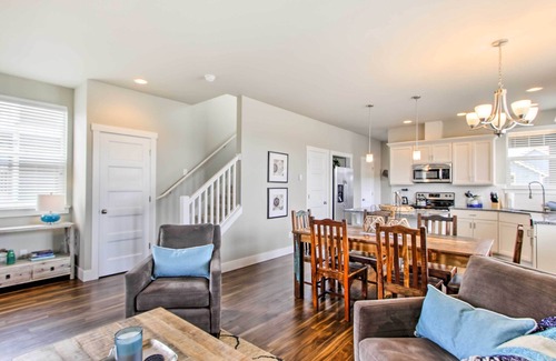 Ocean Shores House | Walk to Beach: Ocean Shores House w/Fireplace