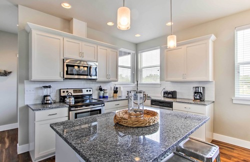 Ocean Shores House | Walk to Beach: Ocean Shores House w/Fireplace