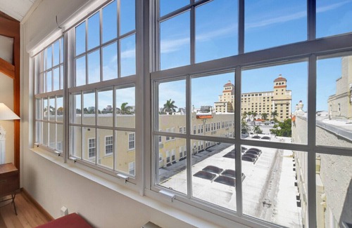 Palm Beach - West Palm Beach Condo | Walk To Beach! Palm Beach Penthouse Suite 4 Guests