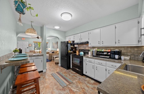 Cocoa Beach Cottage | Walk to Beach | Pet friendly w/firepit