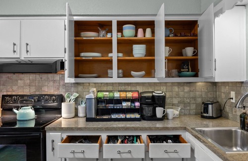 Cocoa Beach Cottage | Walk to Beach | Pet friendly w/firepit