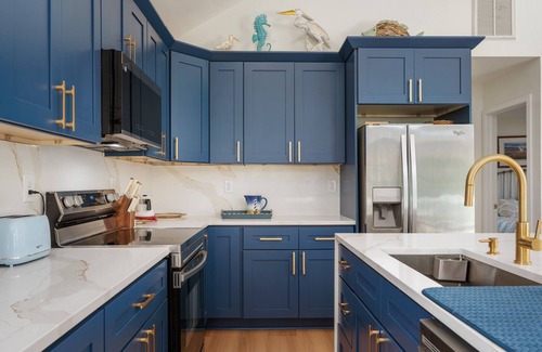 Tuckahoe House | Walk to Beach, Pool, Hot Tub, Dogs OK, Volleyball