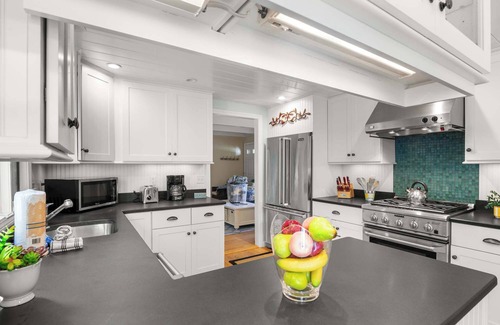 South Chatham House | Walk to Beach, Private Patio and Backyard!