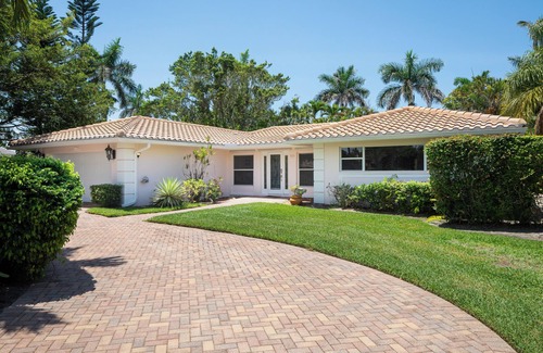 Park Shore House | Walk to Beach, Restaurants and Stores from this Newly Remodeled Pool Home