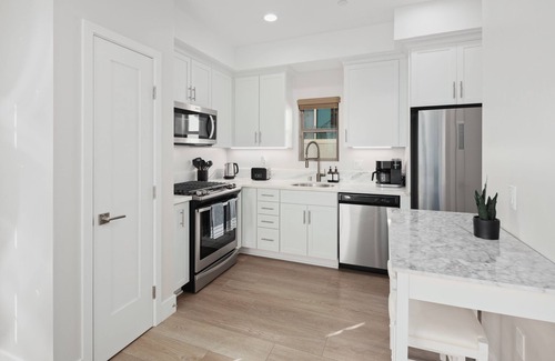 North Pacific Beach House | Walk to Beach, Shops, Restaurants | AC | Private Roof Deck & Fire Pit