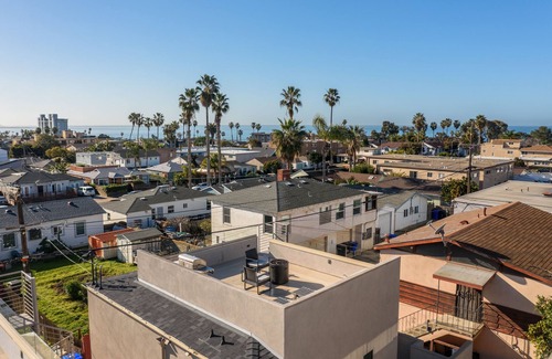 North Pacific Beach House | Walk to Beach, Shops, Restaurants | AC | Private Roof Deck & Fire Pit