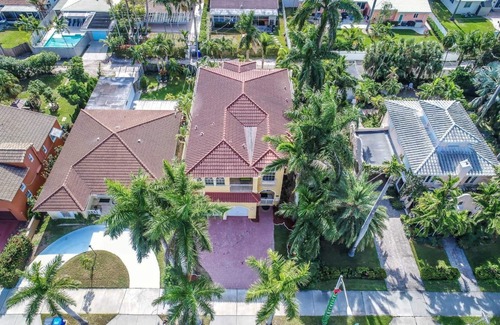 Hollywood Lakes Cottage | Walk to Beach Spacious Estate with Hot Tub & Game Room
