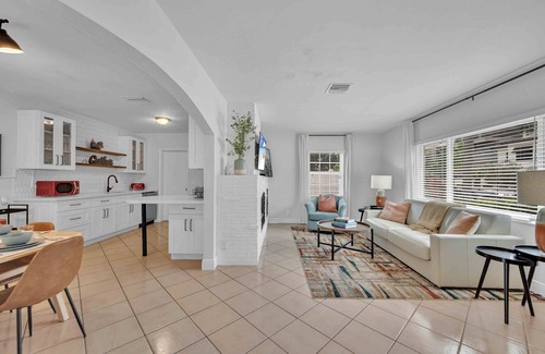 Lauderdale Beach House | Walk to beach/two cottages/swimming pool/hot tub/Surf and Sand/RESlDENCES