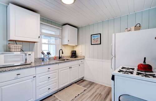 Hampton Apartment | Walk to Beach Unit 2