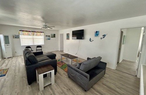 Fort Myers Beach Condo | Walk To Beach, North End Restaurants, Night Life Steps Away!