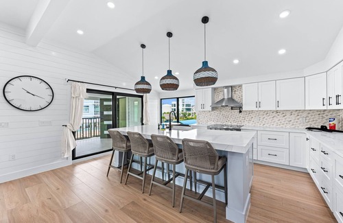 Fort Myers Beach Condo | Walk To Beach, North End Restaurants, Night Life Steps Away!