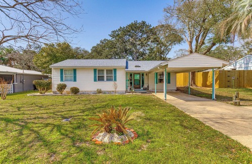 Fort Walton Beach House | Walk to Beach: Fort Walton Coastal Retreat