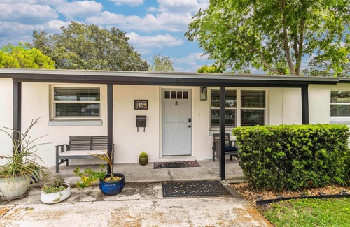 Jacksonville Beach House | Walk To Beach!Near JTB, Mayport, MayoClinic, TPC+Sawgrass! Large fenced yard!
