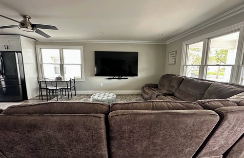 Wall House | Walk to Belmar Beach, Sleeps the whole family