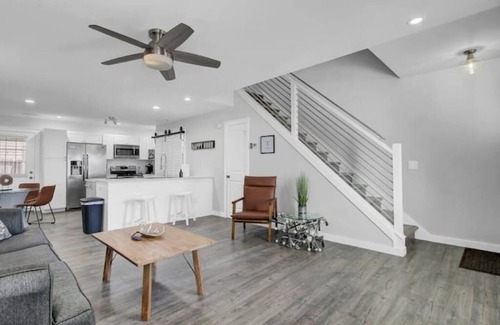 North Charleston House | Walk to best of Park Circle! Sport vibe+King Bed