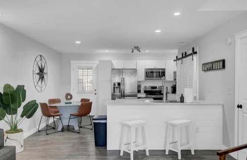 North Charleston House | Walk to best of Park Circle! Sport vibe+King Bed