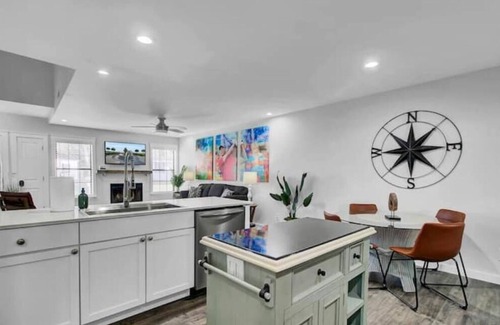 North Charleston House | Walk to best of Park Circle! Sport vibe+King Bed