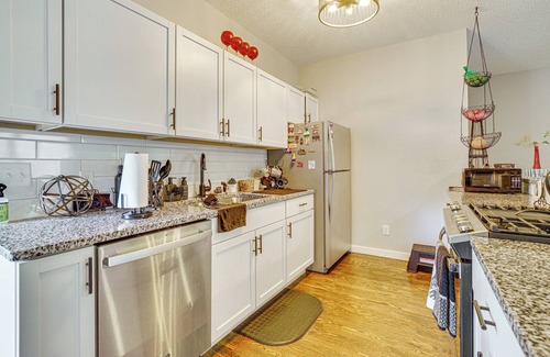 Whittier House | Walk to Bites & Whittier Park: Uptown Getaway!