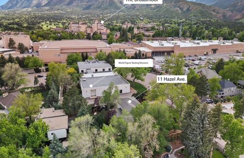 Broadmoor House | WALK TO BROADMOOR/Meeting space galore