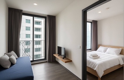 Asoke Apartment | Walk to BTS, Malls & Soi Cowboy - Stylish City Pad, Great Base