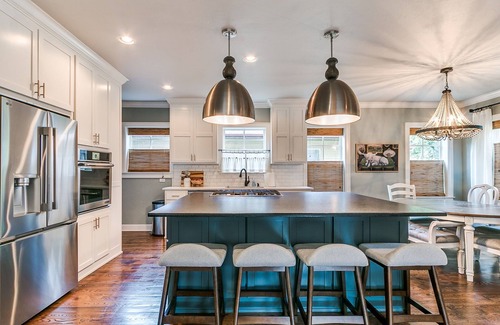 Norman House | Walk to campus! nLuxurious 5-bedroom house with pool, hot tub & game room!