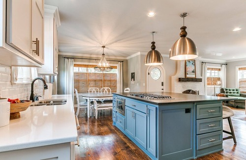 Norman House | Walk to campus! nLuxurious 5-bedroom house with pool, hot tub & game room!