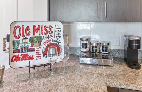 Oxford Condo | Walk to Campus & The Square with 2 Parking Spaces!