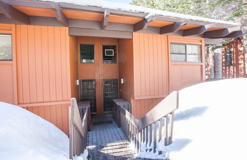 Mammoth Lakes Condo | Walk to Canyon Lodge from this Cozy and Updated CondonTOML-CPAN-11200