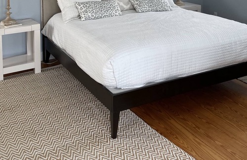 Nantucket Cottage | Walk to Cisco/ Charming cottage and garage apt on Hummock Pond