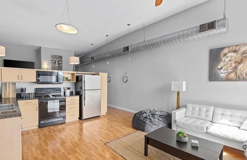 East Village Apartment | Walk to Convention|Gym|Great for Mid Term Stay