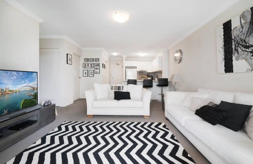 Coogee Apartment | Walk to Coogee Beach Apartment Retreat