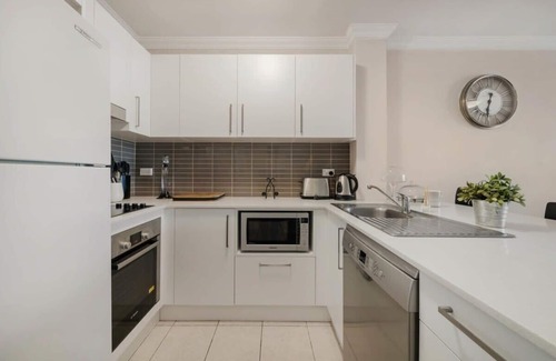 Coogee Apartment | Walk to Coogee Beach Apartment Retreat