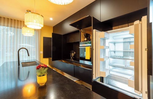 Buena Vista House | Walk to Design District Hotspots, Two Villas & Private Pools, Paris/Havana Art