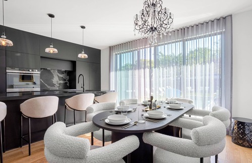 Buena Vista House | Walk to Design District Hotspots, Two Villas & Private Pools, Paris/Havana Art