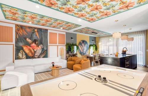 Buena Vista House | Walk to Design District Hotspots, Two Villas & Private Pools, Paris/Havana Art