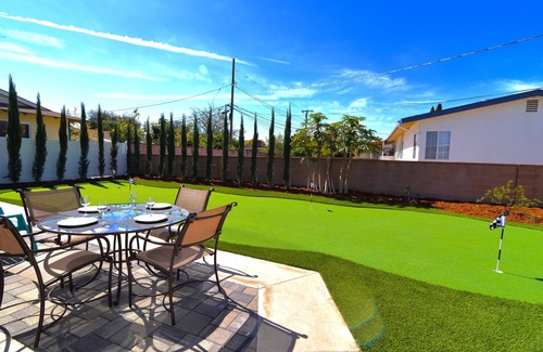 Hermosa Village House | Walk to Disney & Anaheim Convention Center/Front Row Fireworks