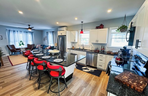 Gloucester House | Walk to DNTN/Beach/Beauport, Boat Island, New Home