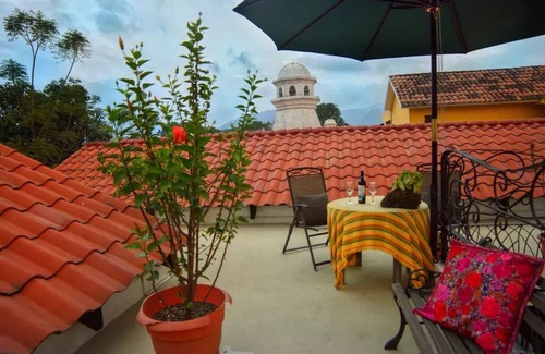 Antigua Guatemala Villa | Walk to downtown Beautifull villa. Gated neighborhood. Fast internet. Purified .