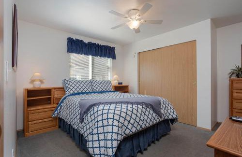 Downtown Leavenworth Apartment | Walk to Downtown * 6 Guests * Pets * A/C! * No Stairs!