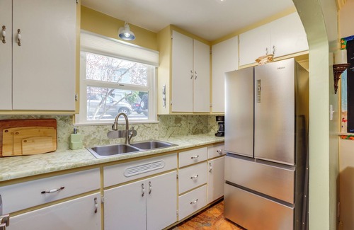 Atascadero Cottage | Walk to Downtown Atascadero: Cottage w/Sunroom!