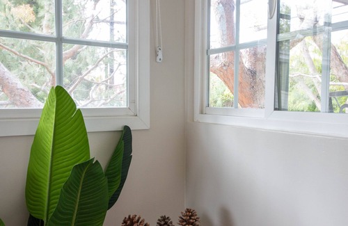 Palms Apartment | Walk to Downtown Culver City: Garden Oasis & Patio