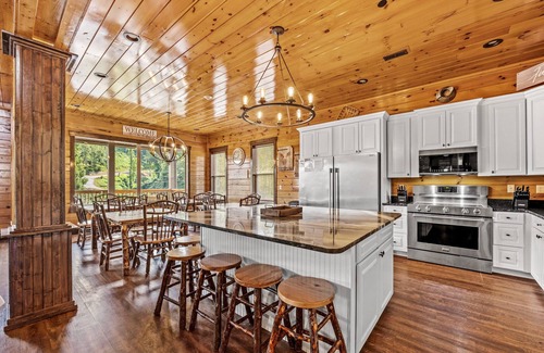Gatlinburg Cabin | Walk to Downtown Gatlinburg! Game/Theater Room, Pool Access, Hot Tub! Sleeps 64