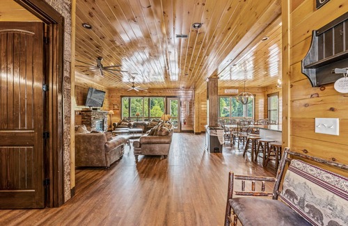 Gatlinburg Cabin | Walk to Downtown Gatlinburg! Game/Theater Room, Pool Access, Hot Tub! Sleeps 64