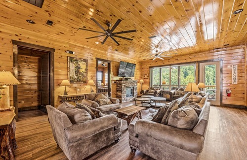 Gatlinburg Cabin | Walk to Downtown Gatlinburg! Game/Theater Room, Pool Access, Hot Tub! Sleeps 64