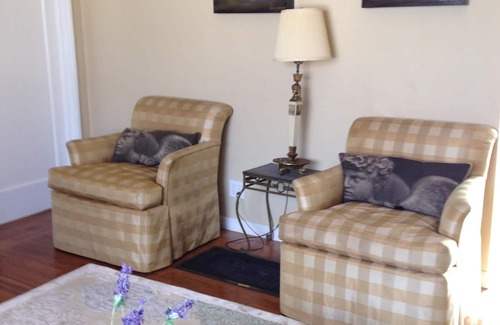 Napa House | WALK TO DOWNTOWN NAPA! EUROPEAN STYLE 2 BEDROOM DUPLEX WITH CHARM!