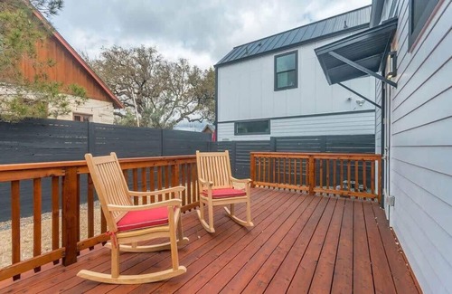 Bouldin House | Walk to DT - The Outpost by Portoro